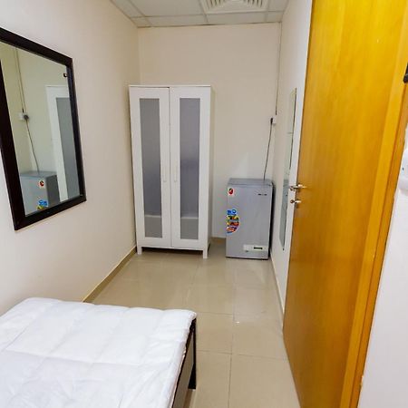 Small Budget Rooms For 'Girls' Only In Dubai, Marina Eksteriør bilde