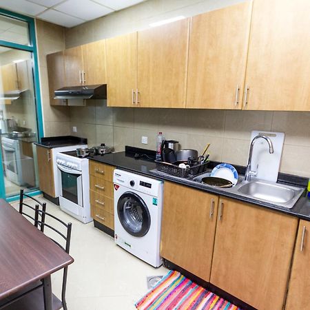 Small Budget Rooms For 'Girls' Only In Dubai, Marina Eksteriør bilde