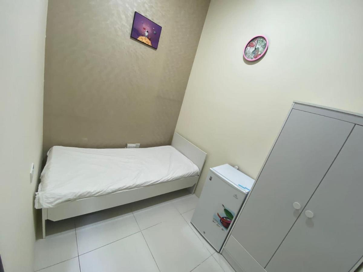 Small Budget Rooms For 'Girls' Only In Dubai, Marina Eksteriør bilde