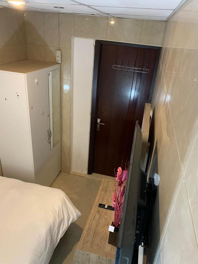 Small Budget Rooms For 'Girls' Only In Dubai, Marina Eksteriør bilde