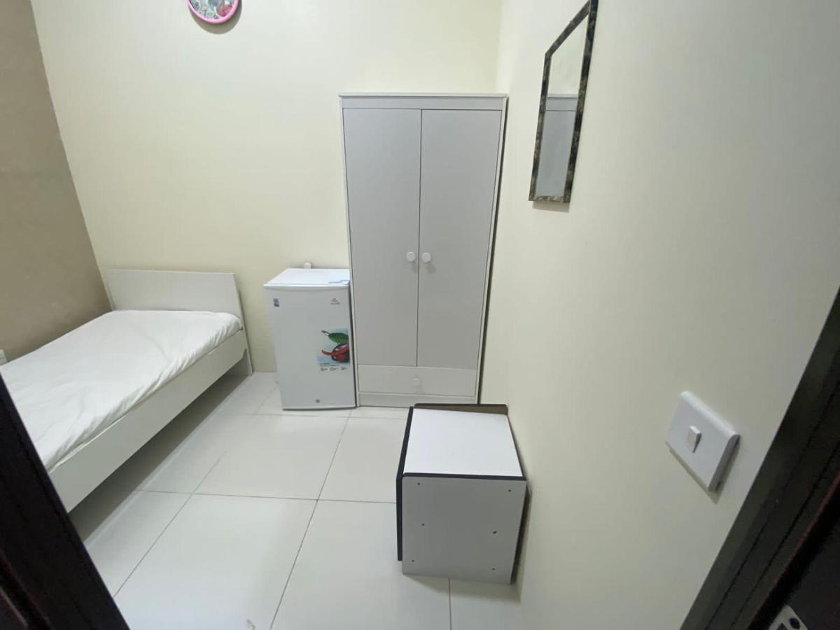 Small Budget Rooms For 'Girls' Only In Dubai, Marina Eksteriør bilde