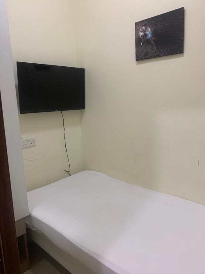 Small Budget Rooms For 'Girls' Only In Dubai, Marina Eksteriør bilde