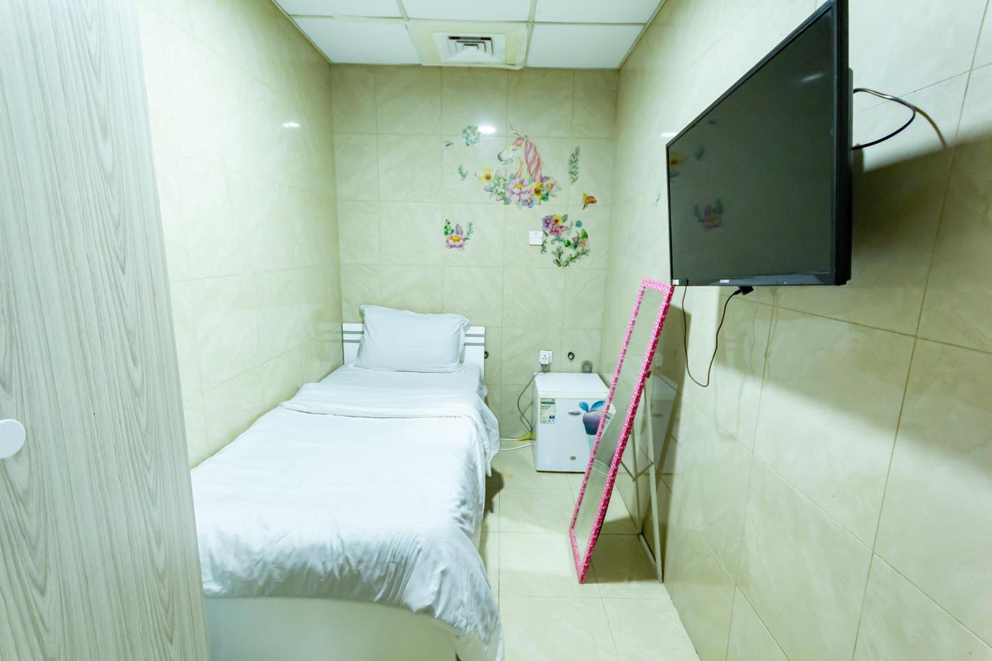 Small Budget Rooms For 'Girls' Only In Dubai, Marina Eksteriør bilde