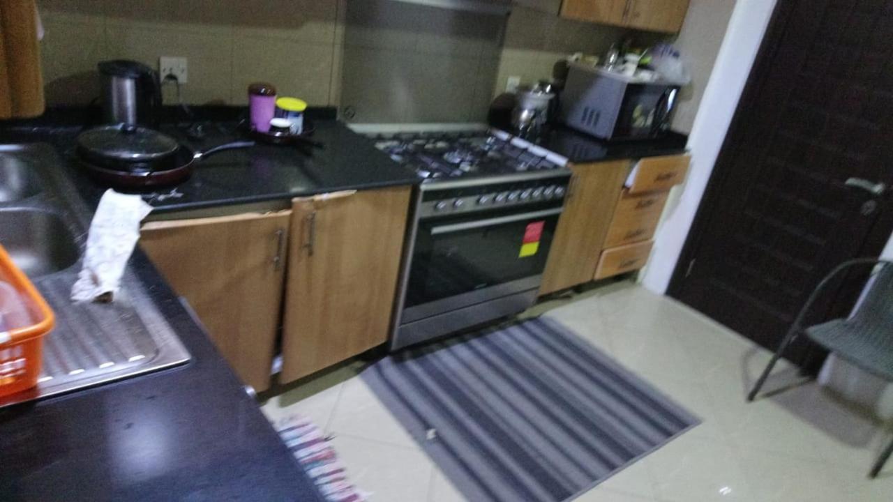 Small Budget Rooms For 'Girls' Only In Dubai, Marina Eksteriør bilde