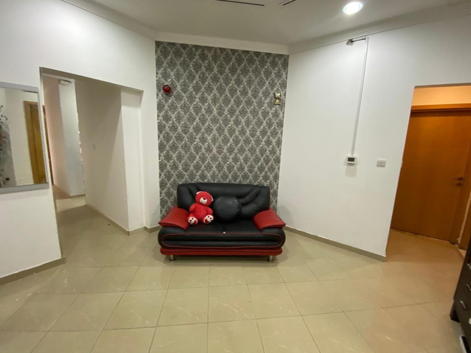 Small Budget Rooms For 'Girls' Only In Dubai, Marina Eksteriør bilde