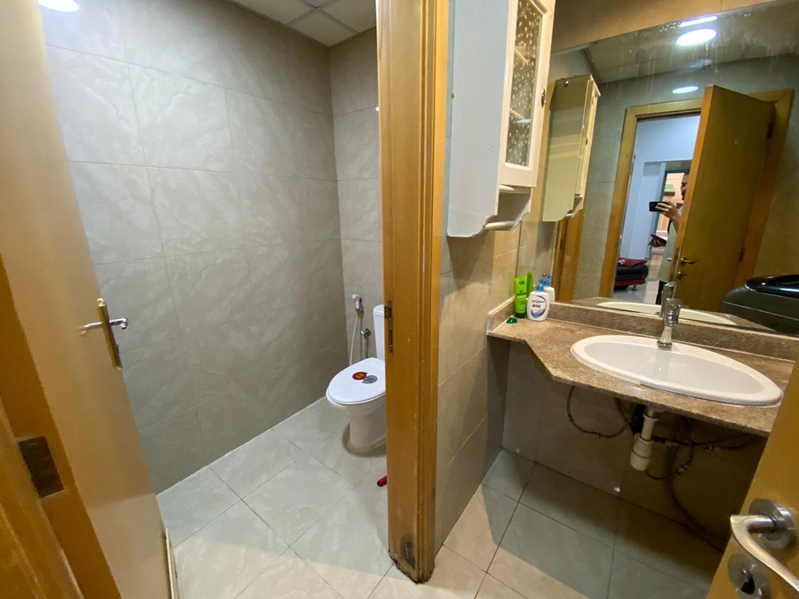 Small Budget Rooms For 'Girls' Only In Dubai, Marina Eksteriør bilde