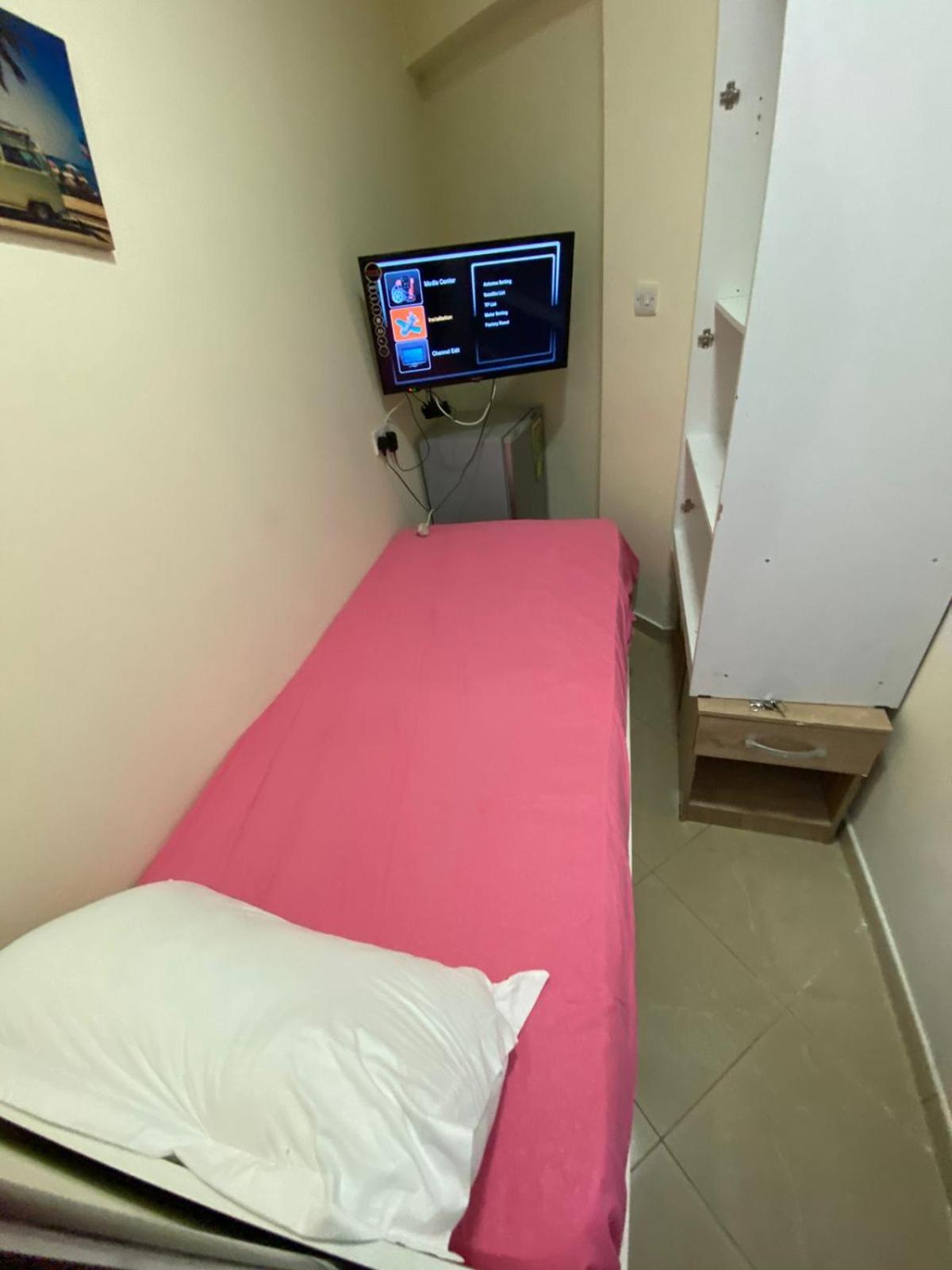 Small Budget Rooms For 'Girls' Only In Dubai, Marina Eksteriør bilde