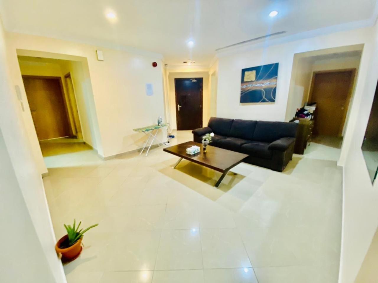 Small Budget Rooms For 'Girls' Only In Dubai, Marina Eksteriør bilde